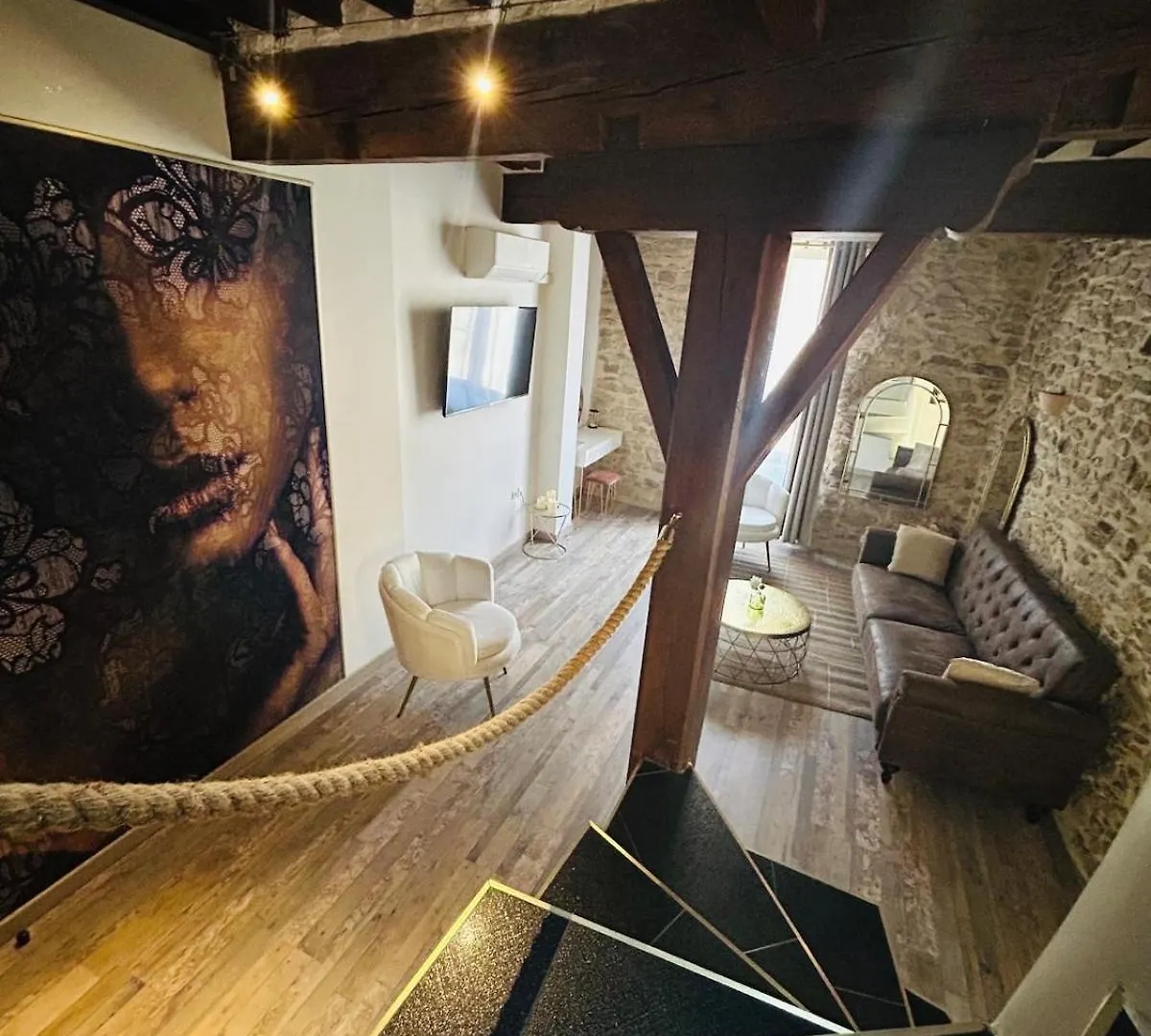 L'Or Du Temps, Romantic Getaway, Private Jacuzzi Lancon-Provence 0*,  France